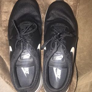 Women’s Nike sneakers